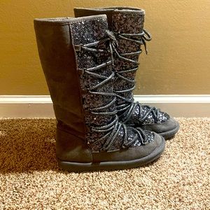 Perfect condition size 3 tall fuzzy lined boots